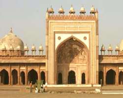 The complex is home to Jama Masjid which is considered one of the biggest mosques in the country.